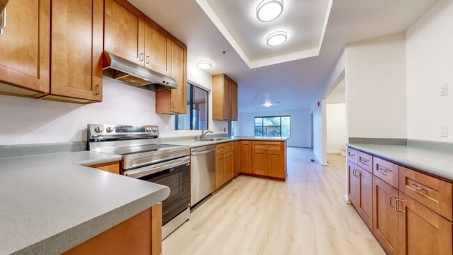 Building Photo - Bright and Beautiful 4 bedroom 2.5 Bath with large enclosed back yard and close proximity to Mari...