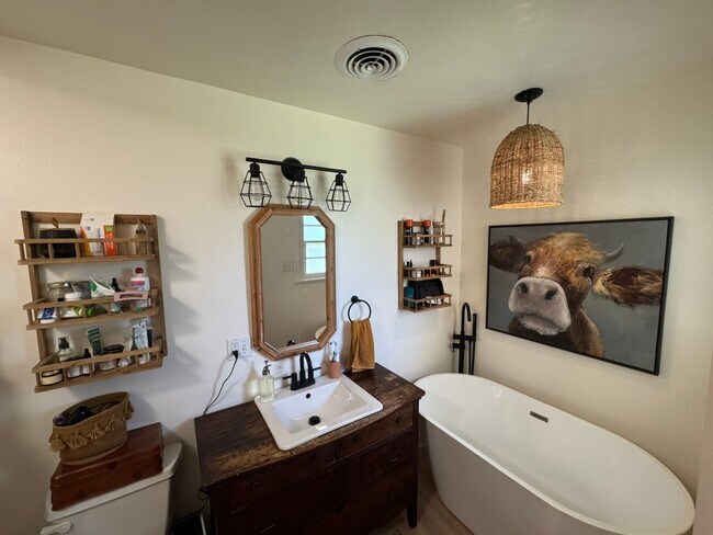Building Photo - Coming Soon: Spacious 3 Bedroom 2 Bath-Hom...