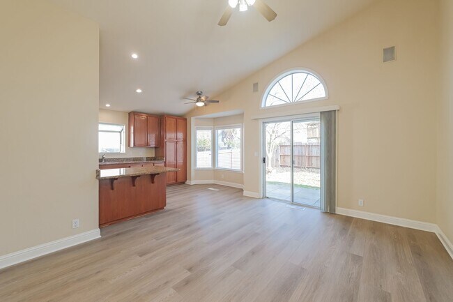 Building Photo - PURE Property Management Presents: Well-maintained 3-bedroom, 2-bath home in Cloverdale!