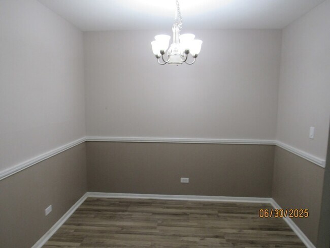Building Photo - 352 Pembroke Ct