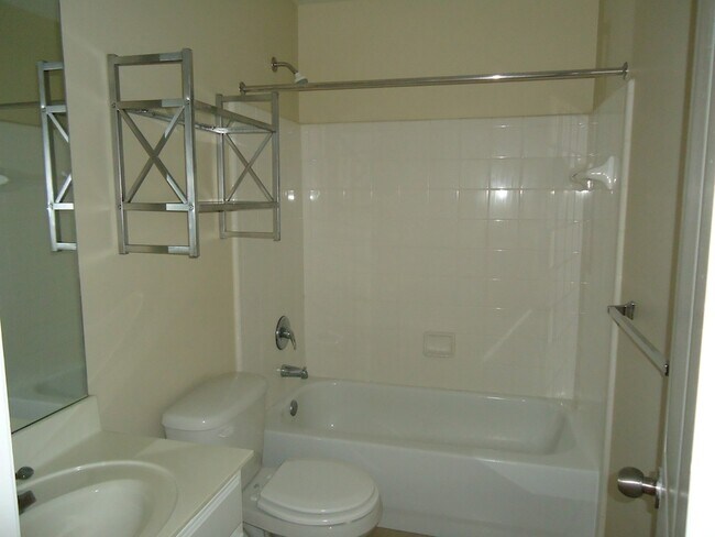 Building Photo - Summit #1012 - End Unit! - PRELEASING FOR AUGUST 2026!