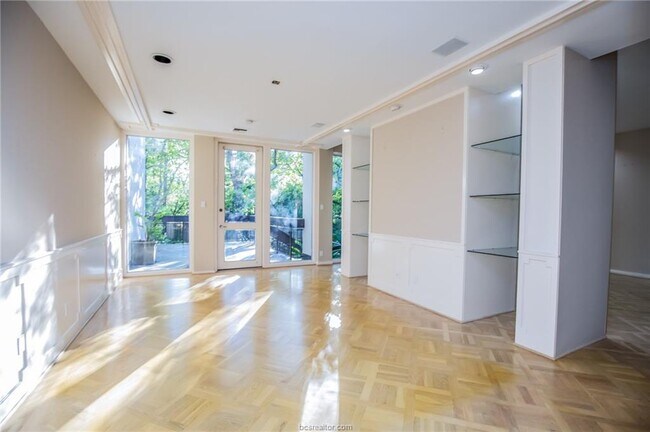 Building Photo - 45 Briar Hollow Ln