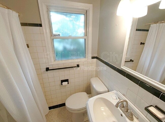 Building Photo - 1543 Peachtree Cir N