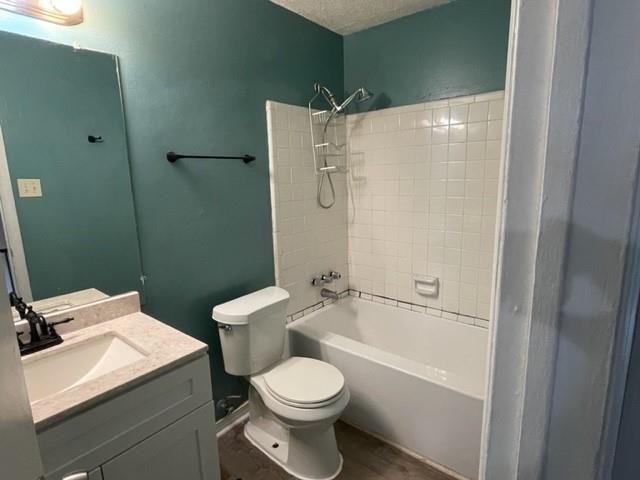 Building Photo - 3882 Parklane Dr