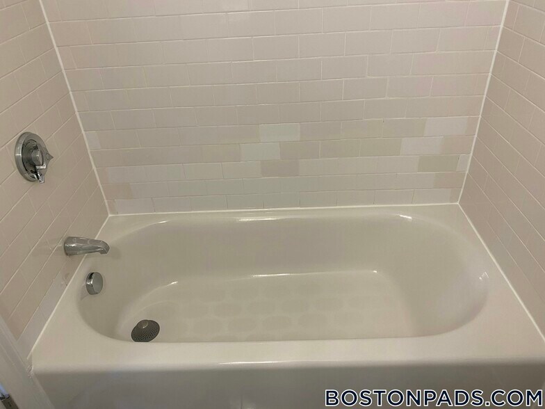 Building Photo - 134 Summer St