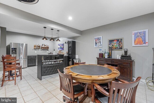 Building Photo - 15292 Golf View Dr