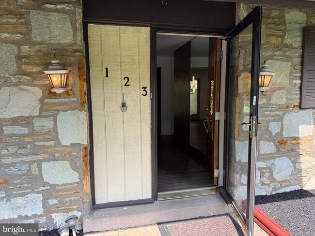 Building Photo - 123 Pearl Dr
