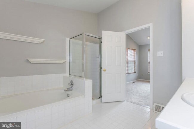 Building Photo - 105 Farrington Ct