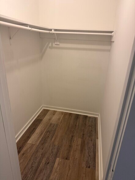 Building Photo - 1405 Kings Rd