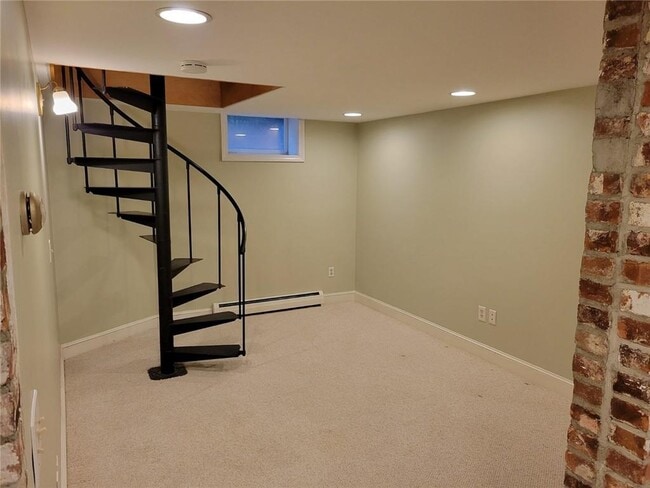 Building Photo - 12 Adelphi Ave