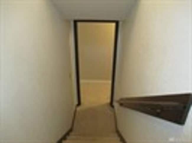 Building Photo - Woodinville Kingsgate Split