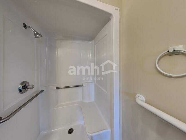 Building Photo - 3812 Wolf Creek Rd