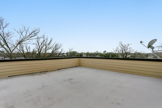 Building Photo - 306 Enid St