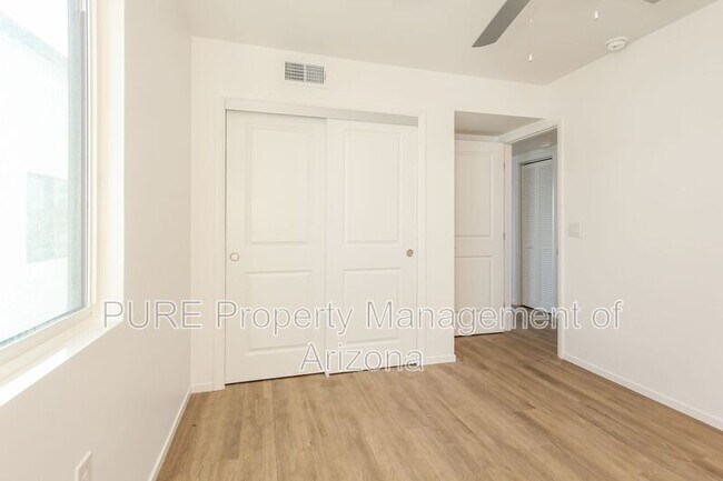 Building Photo - 6077 N 60th Ave