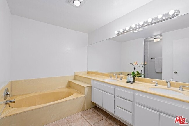 Building Photo - 306 Bora Way