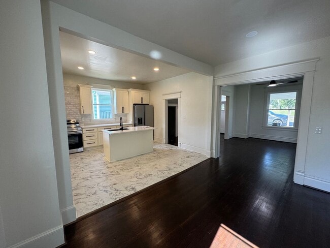 Building Photo - Updated 3-Bedroom, 2-Bath with all new app...