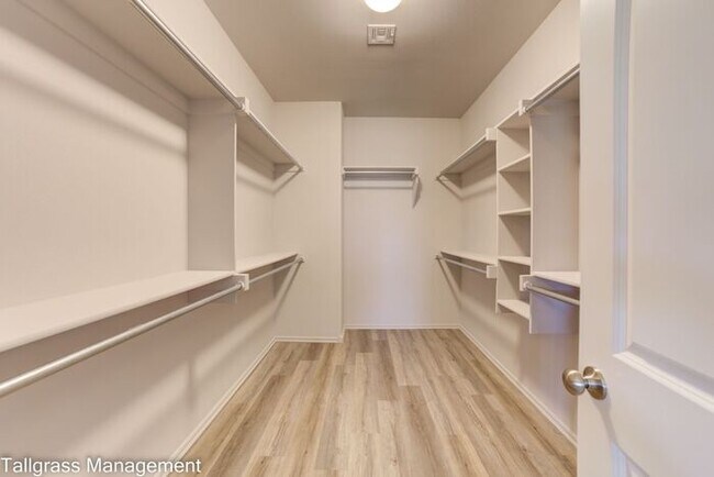 Building Photo - Gorgeous 4/2.5/2 on a corner lot!
