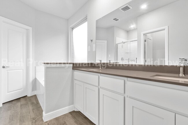 Building Photo - 1141 Southwark Dr