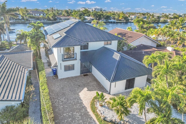 Building Photo - 319 S Riverside Dr