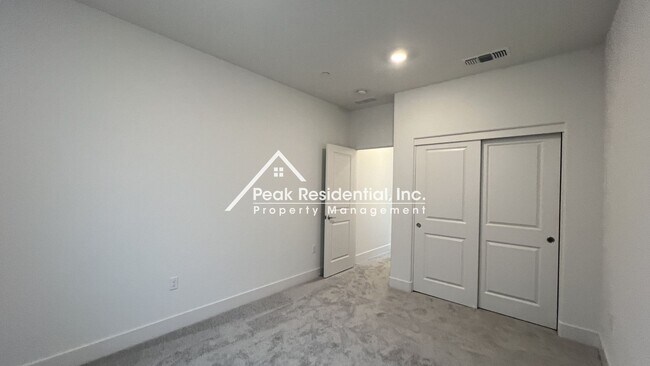 Building Photo - Newer Elk Grove 4bd/3.5ba Home near Big Horn & Poppyridge Rd