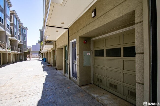 Building Photo - 18 Jennifer Pl