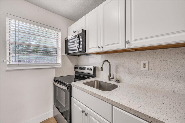 Building Photo - 668 NW 31st St