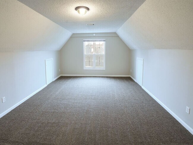 Building Photo - 4 bed, 2.5 bath home with great curb appeal near 385.