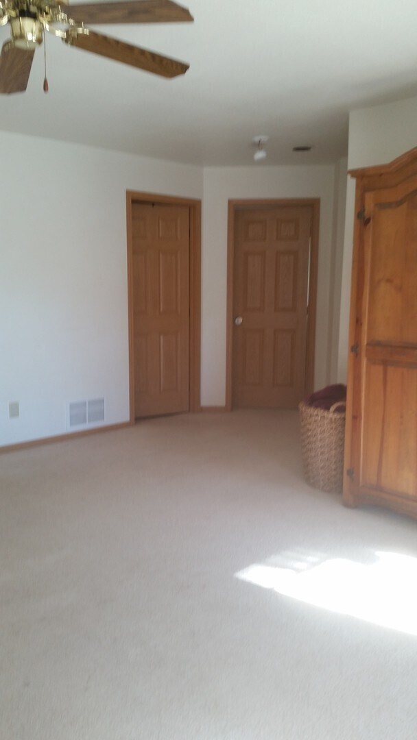 Building Photo - Great location, nice condo FRESH PAINT NOW...