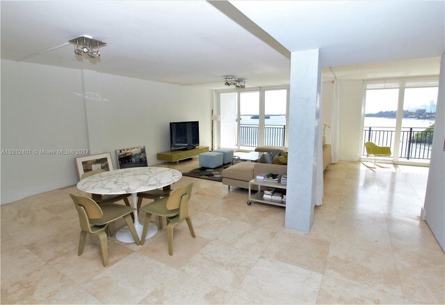 Building Photo - 770 NE 69th St