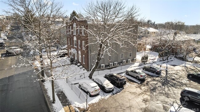 Building Photo - 5 Madison St