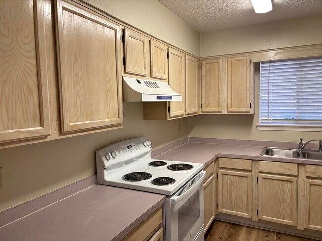 Building Photo - 2 Cinderella Ln NW