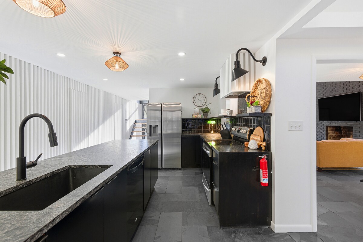 Building Photo - 1 Myrtle Hill Rd