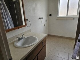 Building Photo - 215 N 400 W