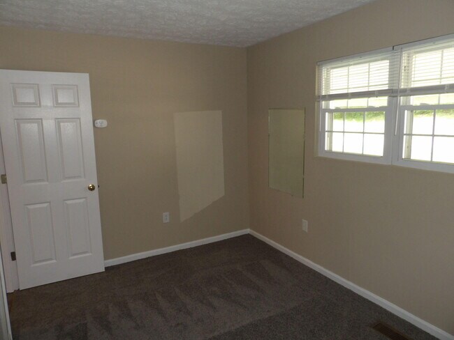 Building Photo - 248 Meadowview Dr