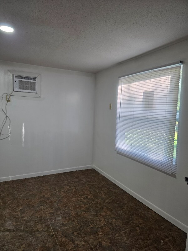 Building Photo - 201 Pine Bend Ct