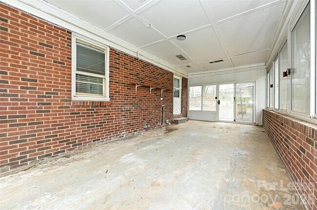 Building Photo - 1640 Eaves Rd