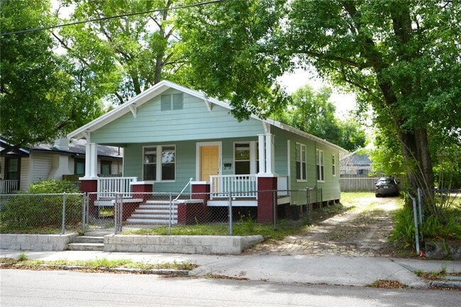 Building Photo - 1221 E Osborne Ave