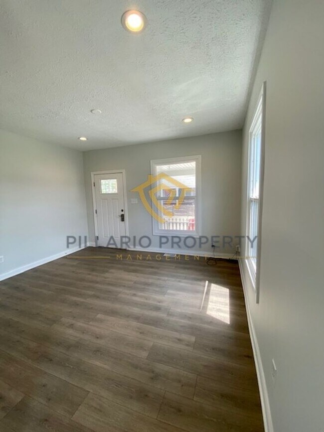 Building Photo - 1518-1520 Kennington St