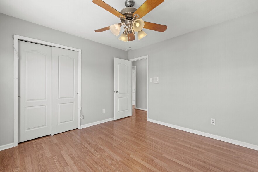 Building Photo - 305 Hidden Falls Ct