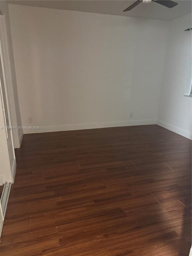 Building Photo - 838 Twin Lakes Dr