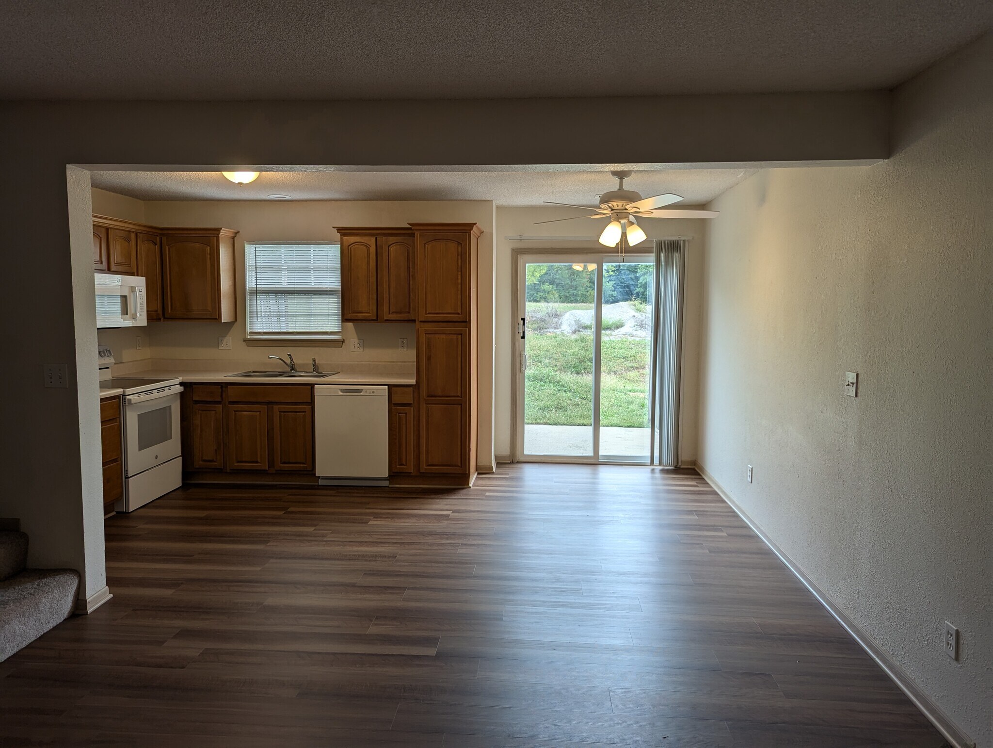 Kitchen and dining room - 205 W Nicholas Dr