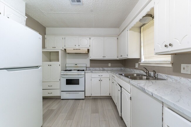 Building Photo - Rent to Own in Midwest City!