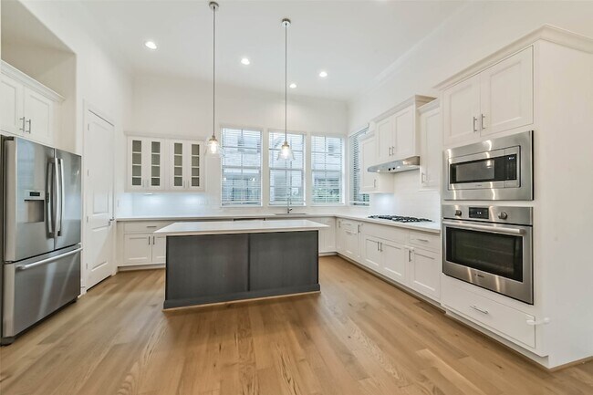 Building Photo - 4019 University Grove St