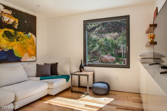 Building Photo - 6 br, 4.5 bath House - 228 Lion Point