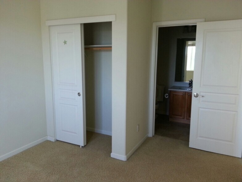 Building Photo - 1319 De Altura Common