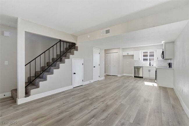 Building Photo - 3517 Rio Robles Dr