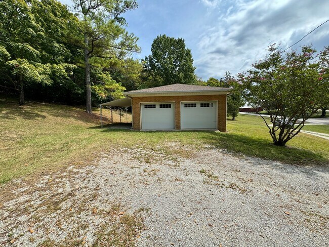 Building Photo - 2256 S Berrys Chapel Rd