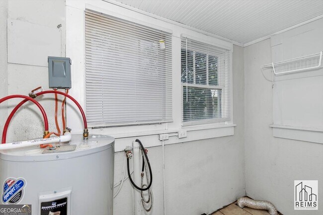 Building Photo - 1926 Howard Ave