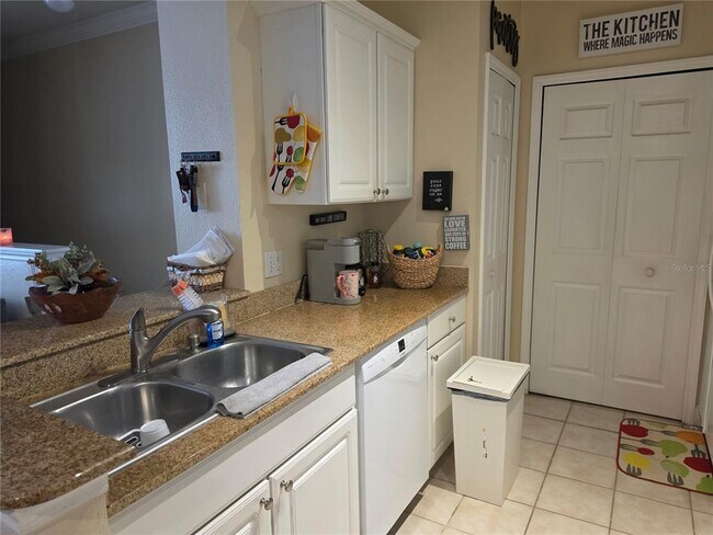 Building Photo - 1300 Eastern Pecan Pl