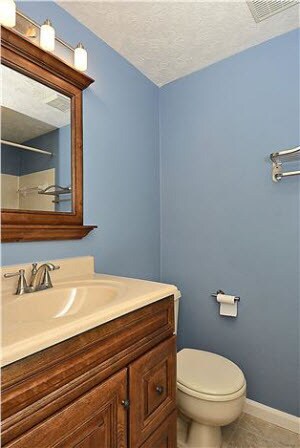 Building Photo - Spacious 2BR/2BA Condo in the Heart of How...